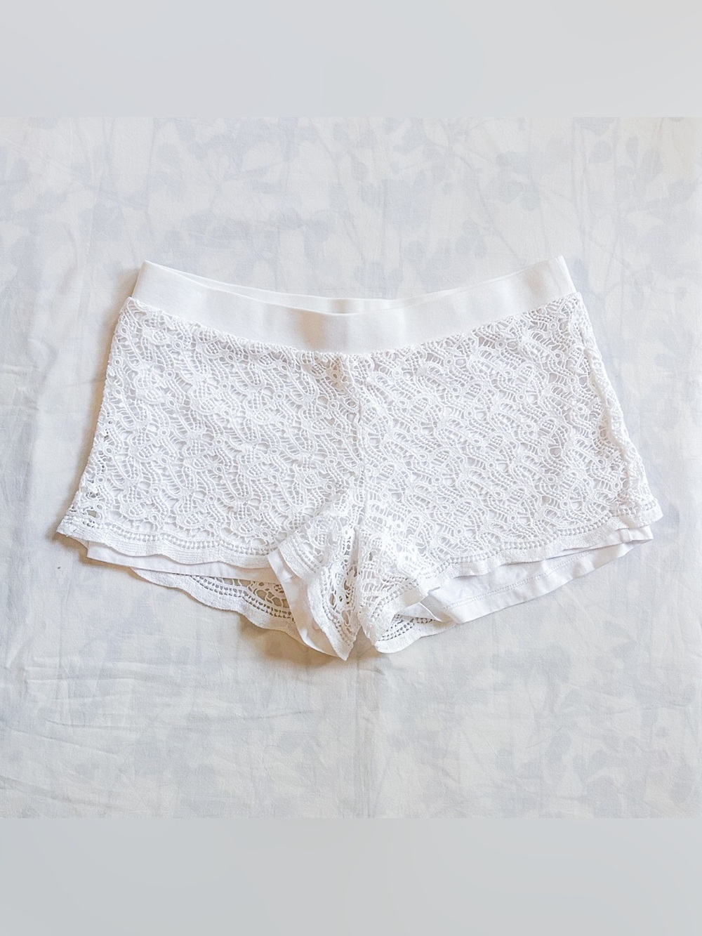 Lilly Pulitzer Lace Shorts (Size: M)